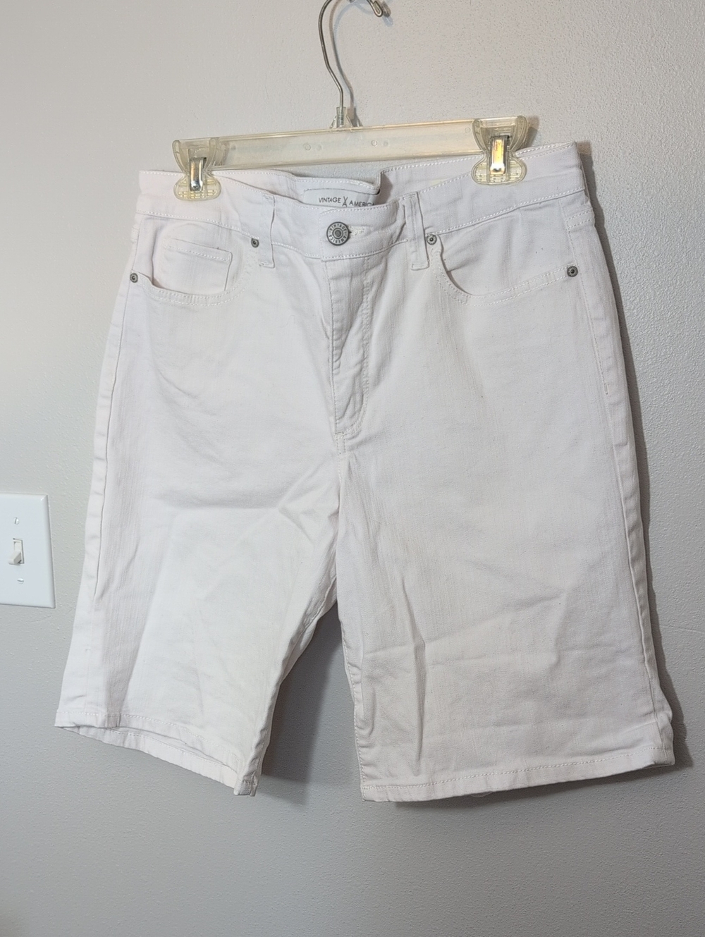 vintage america off White Bermuda Shorts with Front Pockets